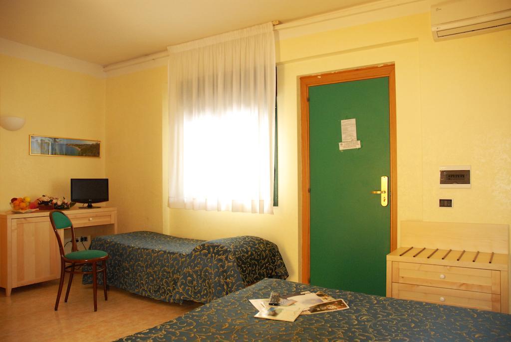 Park Hotel Villa Americana Rodi Garganico Kültér fotó